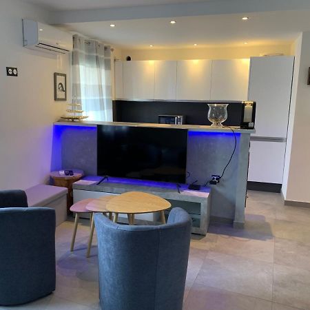 Grand Studio Tres Agreable Avec Bar, Cuisine Et Terrasse Cagnes-sur-Mer Exteriör bild
