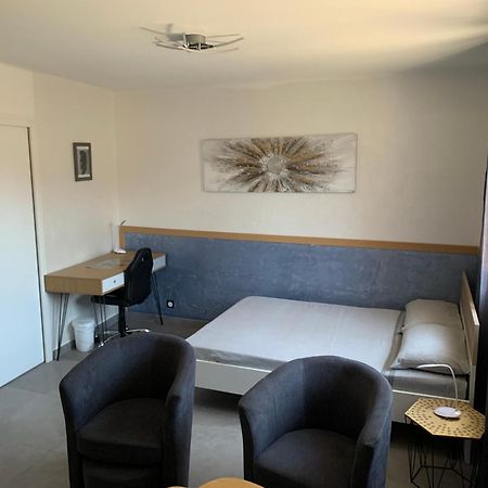 Grand Studio Tres Agreable Avec Bar, Cuisine Et Terrasse Cagnes-sur-Mer Exteriör bild