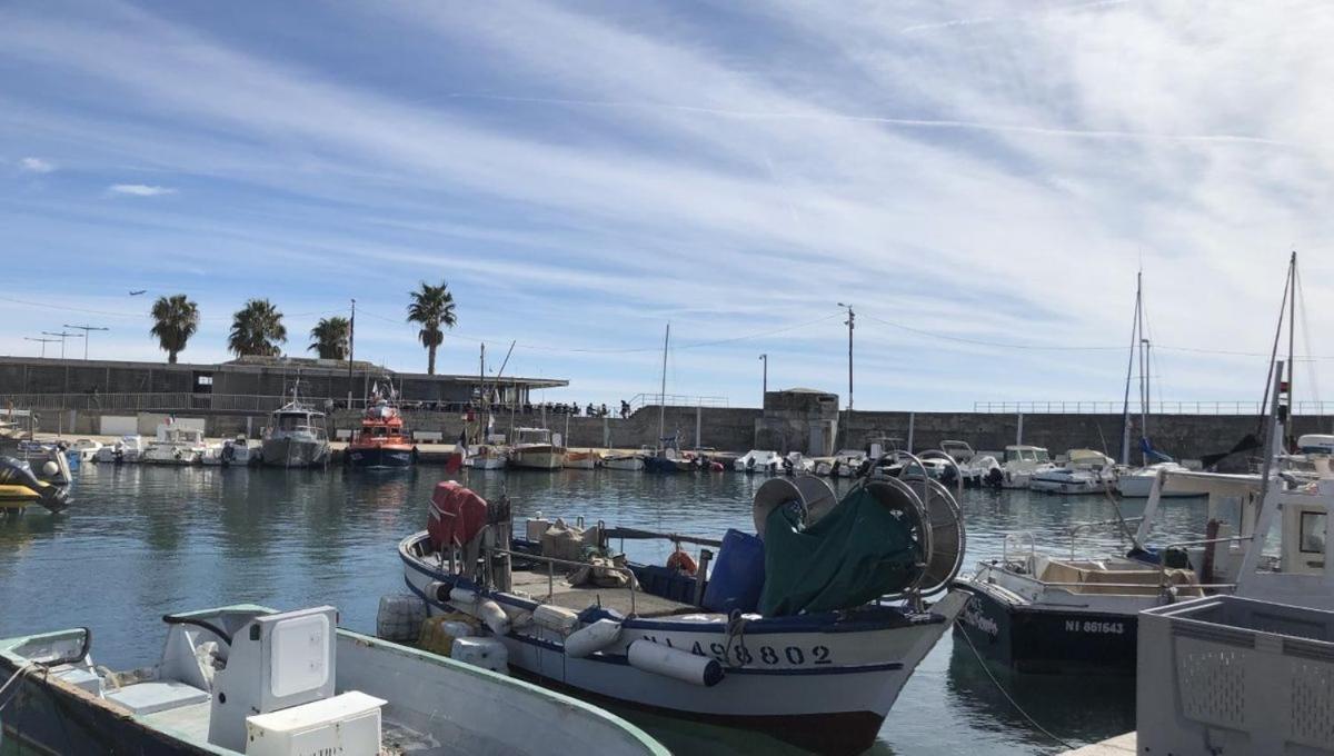 Grand Studio Tres Agreable Avec Bar, Cuisine Et Terrasse Cagnes-sur-Mer Exteriör bild