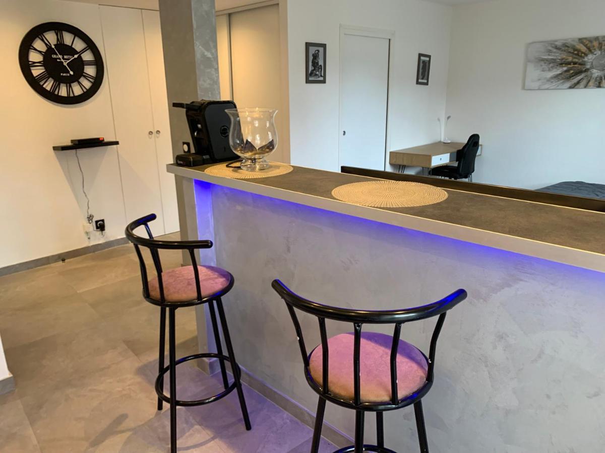 Grand Studio Tres Agreable Avec Bar, Cuisine Et Terrasse Cagnes-sur-Mer Exteriör bild