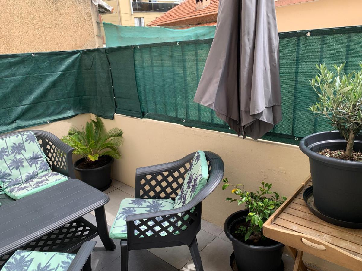 Grand Studio Tres Agreable Avec Bar, Cuisine Et Terrasse Cagnes-sur-Mer Exteriör bild
