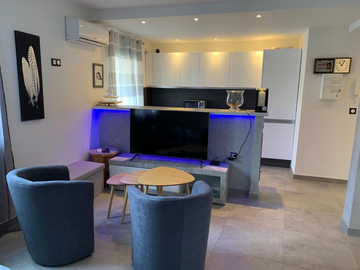 Grand Studio Tres Agreable Avec Bar, Cuisine Et Terrasse Cagnes-sur-Mer Exteriör bild