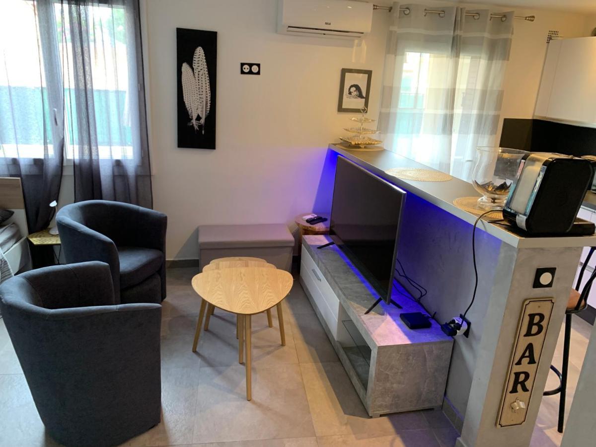 Grand Studio Tres Agreable Avec Bar, Cuisine Et Terrasse Cagnes-sur-Mer Exteriör bild