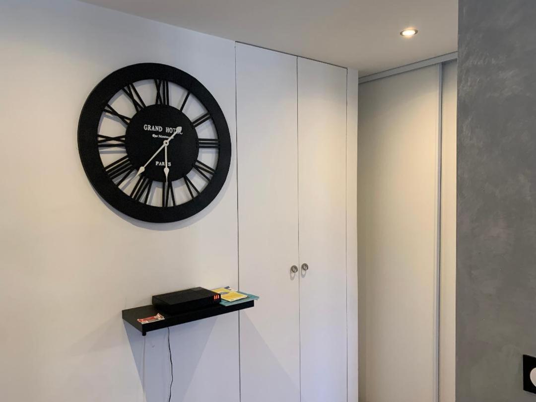Grand Studio Tres Agreable Avec Bar, Cuisine Et Terrasse Cagnes-sur-Mer Exteriör bild